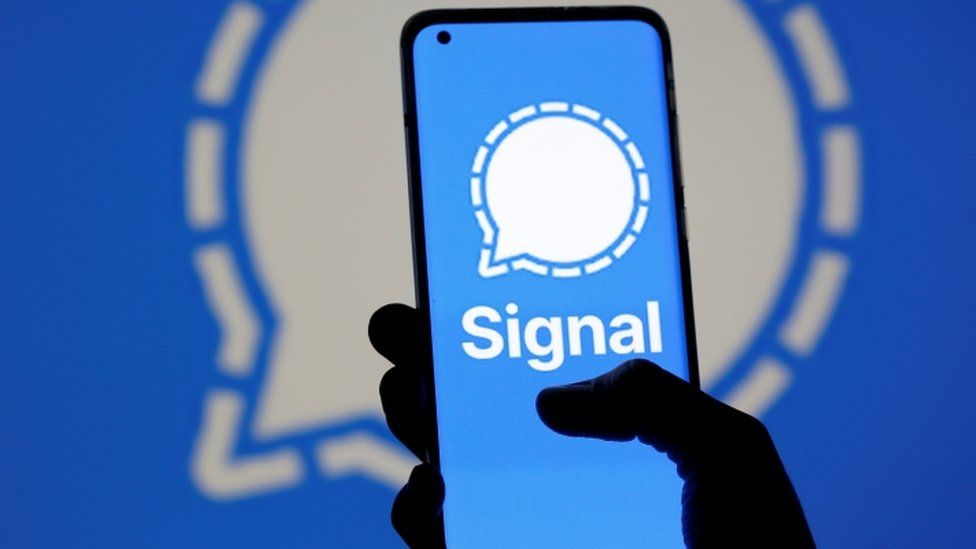 Signal encrypted messaging app