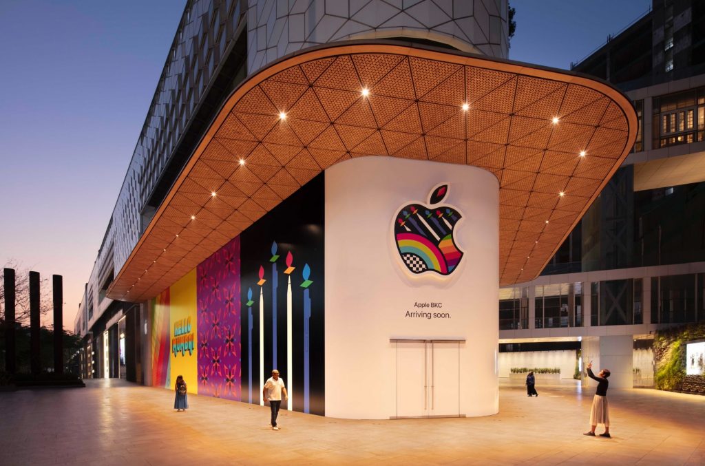 Official Apple Stores Apple Saket store today in New Delhi’s Select CityWalk Mall in Saket.