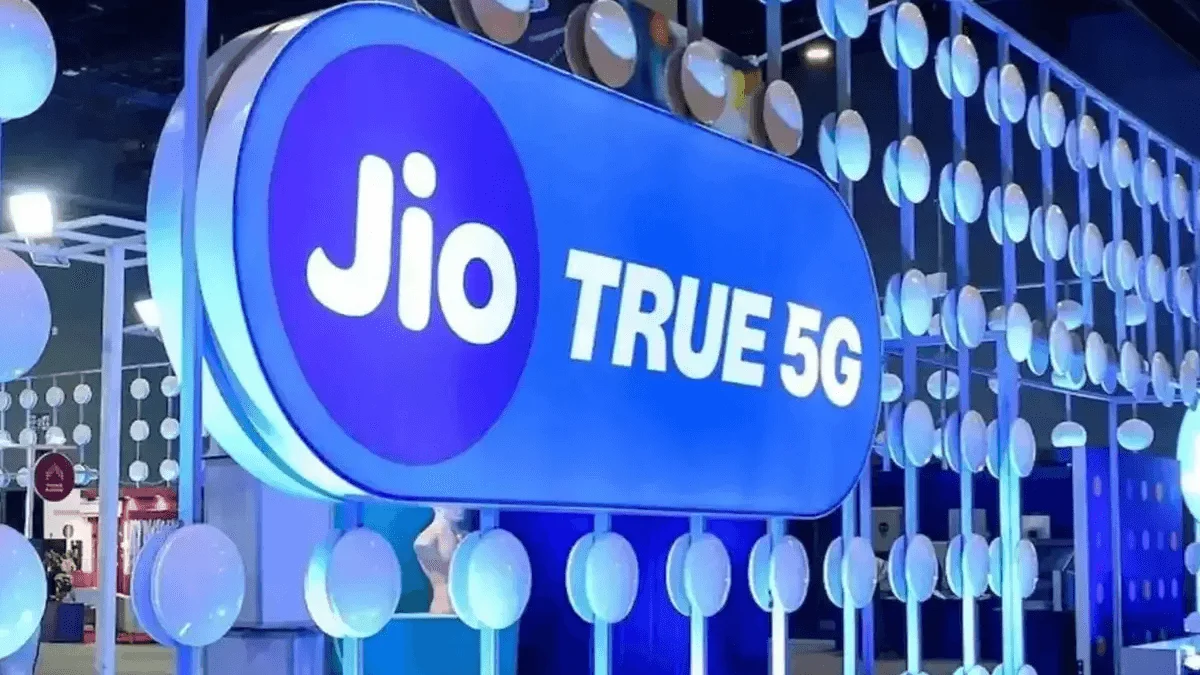 Reliance Jio Builds In-House 5G Tech to Cut Costs